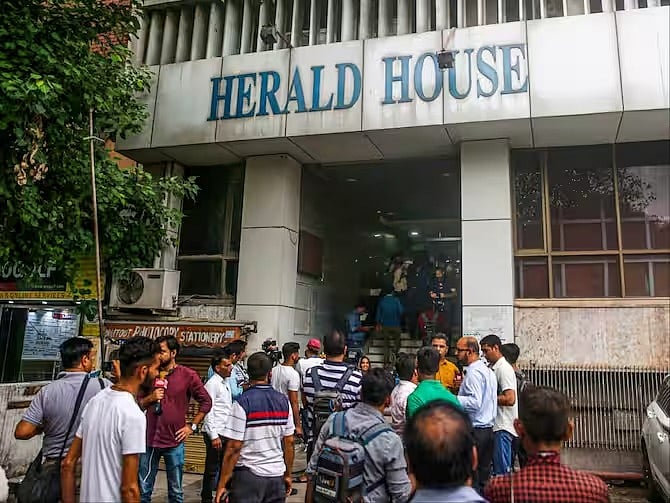 National Herald வழக்கு : ரூ.90 கோடி பங்கு முதலீட்டை முடக்கியது அமலாக்கத்துறை - எதிர்கட்சிகள் கண்டனம் ! 