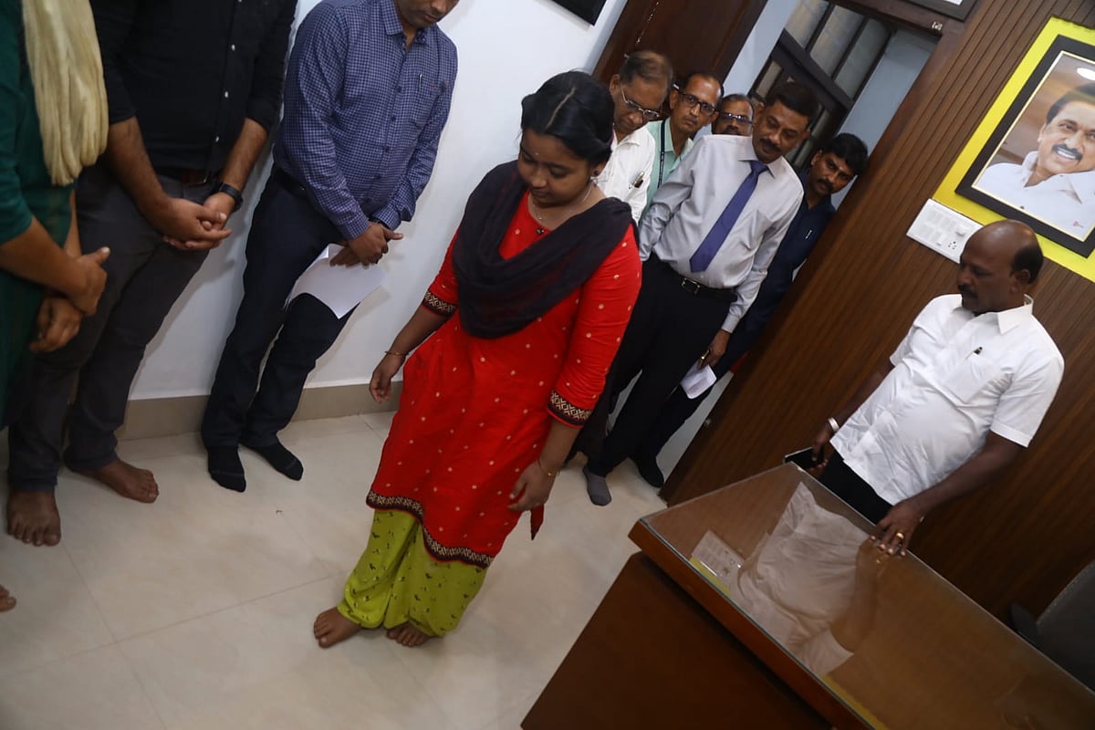 அரியவகை நோயால் கறுத்துப்போன கால்கள் : 10 மாதம் சிகிச்சை - சிறுமியை மீண்டும் நடக்கவைத்த தி.மு.க அரசு!