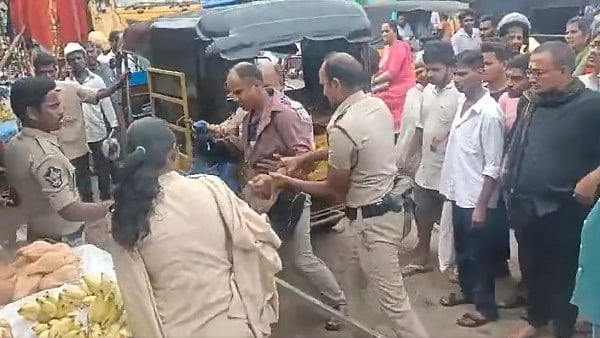 சொந்த ஊருக்கு வந்த ராணுவ வீரர் மீது தாக்குதல் : 4 போலிஸார் அராஜகம் - ஆந்திராவில் நடந்தது என்ன?