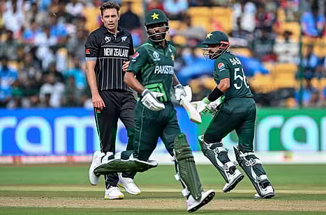 401 ரன்கள் குவித்தும் தோல்வி: பஹர் ஸமானின் காட்டடியில் பாகிஸ்தான் வெற்றி- பரிதாப நிலையில் நியூஸிலாந்து!