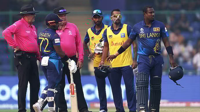 வரலாற்றில் முதல் முறை : Time Out முறையில் ஆட்டமிழந்த இலங்கை வீரர் ஏஞ்சலோ மேத்யூஸ் - முழு விவரம் என்ன ?