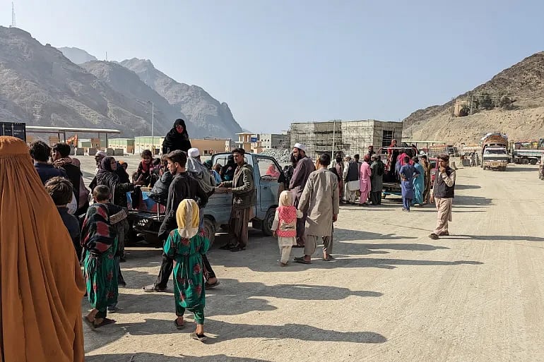 ஆப்கானிய அகதிகள் வெளியேறும் காலக்கெடுவை நீடித்தது பாகிஸ்தான் : தாலிபான் மிரட்டல் காரணமா ?