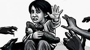 2 ஆண்டாக சிறுமி பாலியல் வன்கொடுமை : சிகரெட்டால் சூடு வைத்து, மொட்டை அடித்த கொடூரன் கைது ! 