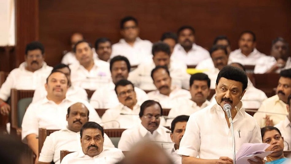 10 மசோதாக்களைத் திருப்பி அனுப்பிய ஆளுநருக்கு செக் : சட்டப்பேரவை சிறப்புக் கூட்டம் தொடங்கியது!