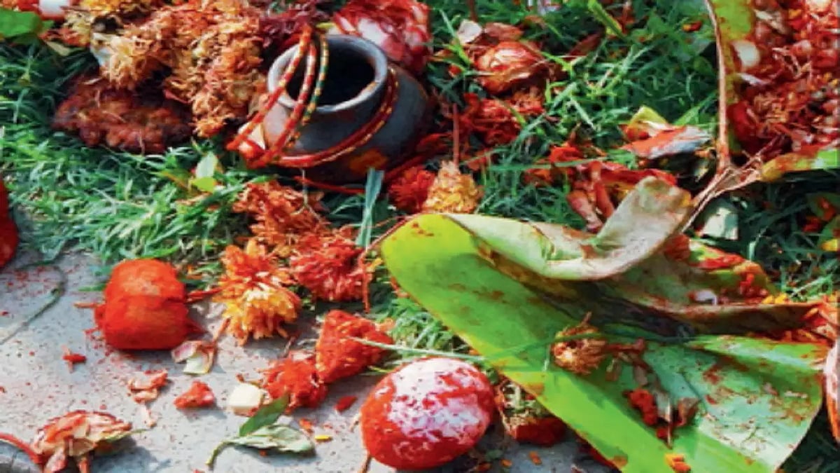 சாலையில் எலுமிச்சம் பழத்தை நசுக்கிய நபர்.. சூனியம் செய்வதாக அடித்து தாக்கப்பட்ட பரிதாபம்.. பின்னணி என்ன ?