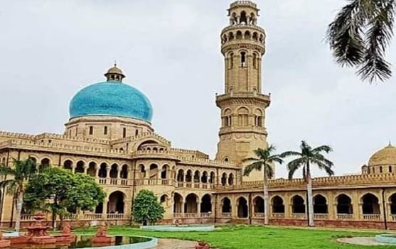 அலகாபாத் பல்கலைக்கழகத்தில் பகவத்கீதை உள்ளடக்கி பட்டப்படிப்பு அறிமுகம் : கல்வியாளர்கள் கடும் எதிர்ப்பு!