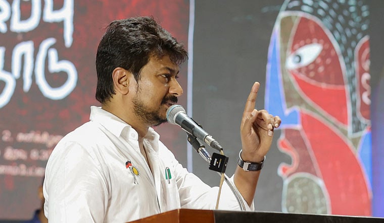துணிச்சலாக இருக்கும் அமைச்சர் உதயநிதி - ‘ஆரிய’ விகடனின் ‘சனாதன’ அலறல் : தக்க பதிலடி கொடுத்த முரசொலி!
