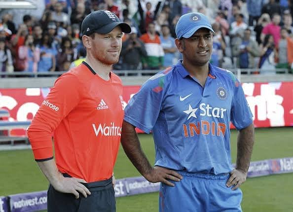 “பாக். தோல்விக்கு நிர்வாகம் காரணமல்ல” - தோனியை குறிப்பிட்டு பாபர் அசாமை விமர்சித்த முன்னாள் வீரர் ! 