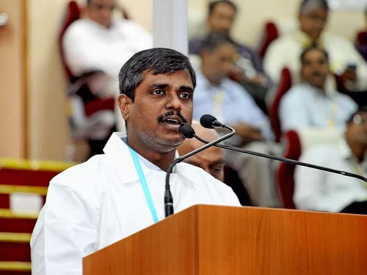 அரசு வழங்கிய ஊக்கத்தொகை.. ரூ.25 லட்சத்தை தான் படித்த கல்லூரிகளுக்கு பகிர்ந்தளித்த விஞ்ஞானி வீரமுத்துவேல்!