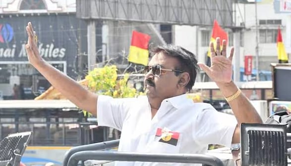 பிரபல நடிகரும் தேமுதிக தலைவருமான விஜயகாந்த் காலமானார் : கண்ணீரில் கட்சி தொண்டர்கள்!