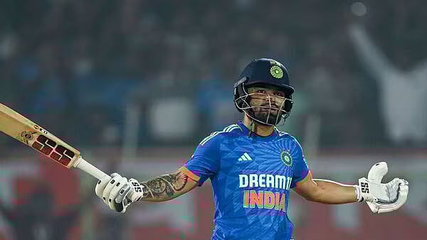 "25 பந்துக்கு 60 ரன் தேவை என்றாலும் அவர் இருக்கும் வரை போட்டி முடியாது"- இளம் வீரரை புகழ்ந்த ஹர்பஜன் சிங்