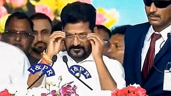 தெலங்கானாவில் முதல் முறையாக ஆட்சியமைக்கும் காங்கிரஸ்.. முதலமைச்சராக பதவியேற்ற ரேவந்த் ரெட்டி!