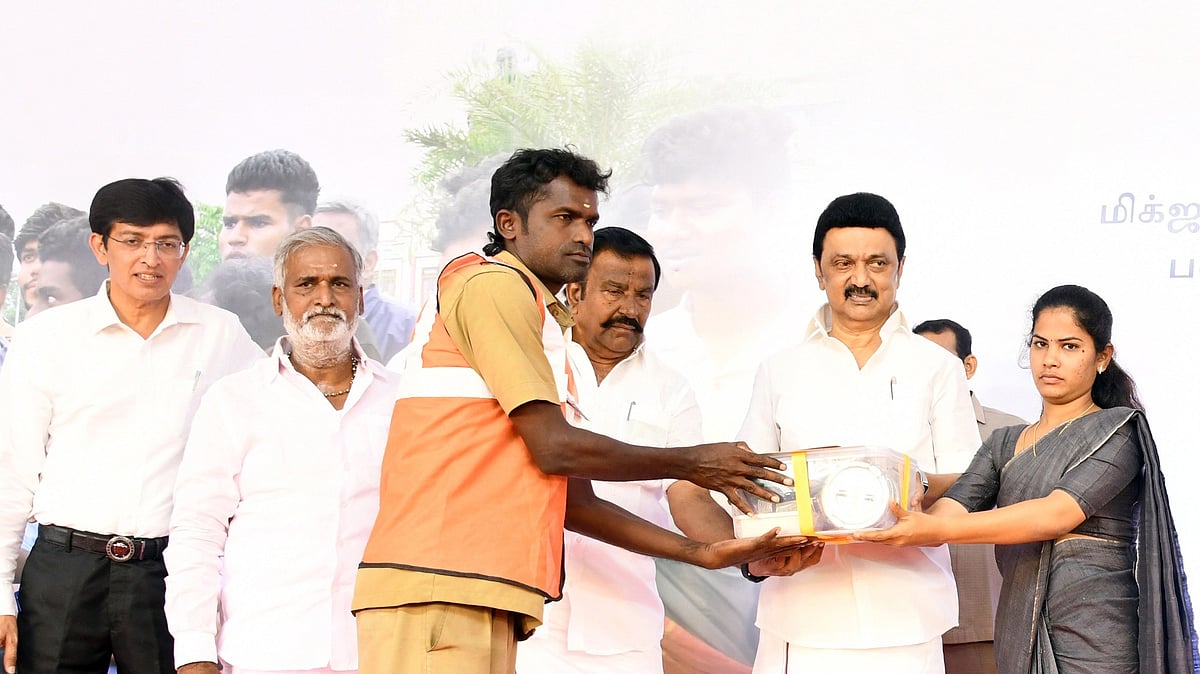 3449 தொழிலாளர்களுக்கு ரூ.4 ஆயிரம் ஊக்கத் தொகை: சென்னையை மீட்ட தூய்மைப் பணியாளர்களை பாராட்டிய முதலமைச்சர்!