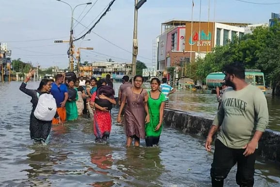 பேரிடர் பாதிப்பிலிருந்து மீள ஒருமாத ஊதியம் வழங்கினார் முதலமைச்சர் : MP,MLA-க்கள் நிதி வழங்க வேண்டுகோள்!