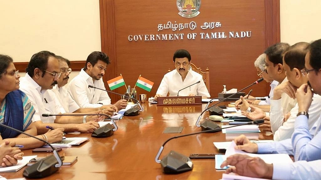 ”அரசின் நிவாரண உதவிகள் 100% சென்றடைய வேண்டும்” : 4 மாவட்ட அதிகாரிகளுக்கு முதலமைச்சர் அறிவுறுத்தல்!