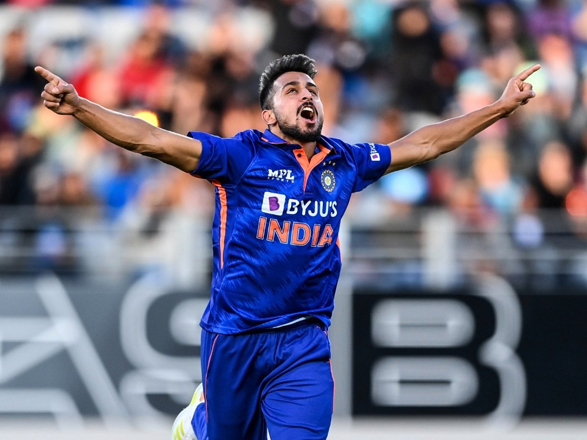 "இந்தியா A அணியில் கூட இடம்பெறாத அதிவேகப்பந்துவீச்சாளர்" - BCCI-யின் செயலால் கொதித்தெழுந்த ரசிகர்கள் !