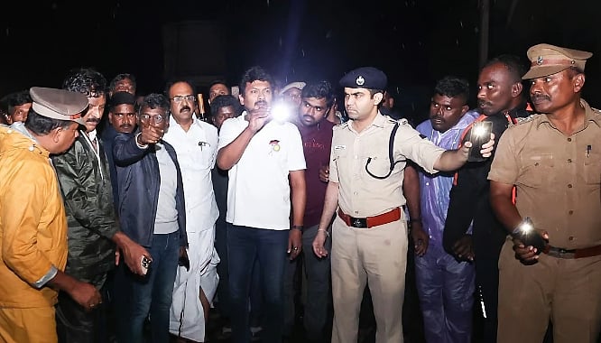 அவர் அமெரிக்காவில் இருந்தா வந்தாரு? : மாரி செல்வராஜ்க்கு ஆதரவாக கருத்து சென்ன நடிகர் வடிவேலு!