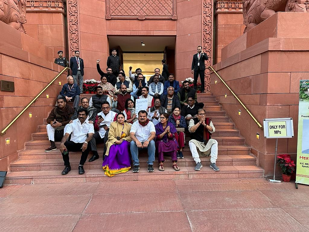 ”அதிகார மமதையின் உச்சம்” : 92 MPக்கள் இடை நீக்கத்திற்கு அரசியல் கட்சி தலைவர்கள் கடும் கண்டனம்!