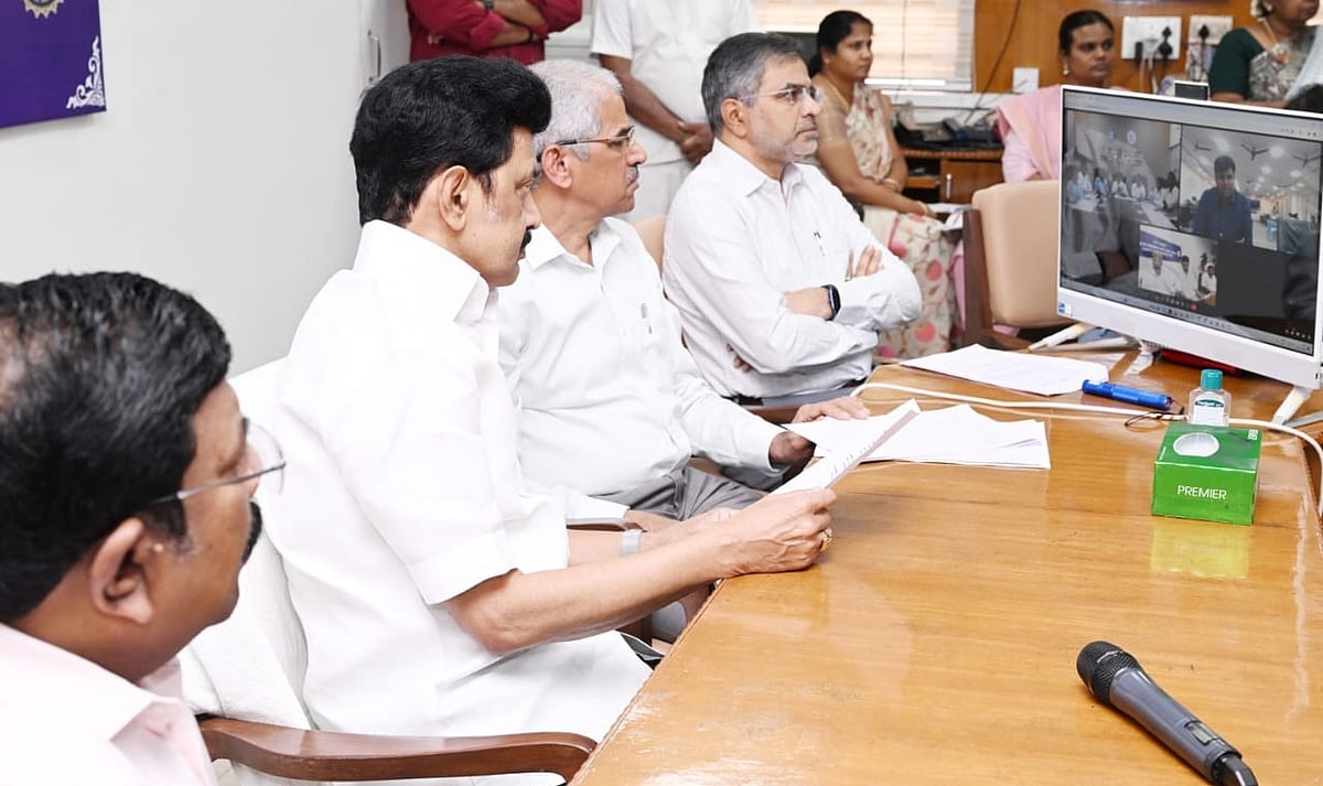 தென்மாவட்ட கனமழை :  மக்களுக்கு உணவு, மருந்து தங்குதடையின்றி வழங்கப்படுவது குறித்து முதலமைச்சர் ஆய்வு !