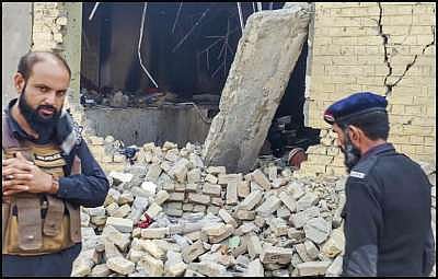 பாகிஸ்தானில் நடத்தப்பட்ட தீவிரவாத தாக்குதல் : 23 ராணுவ வீரர்கள் பலி - பின்னணியில் தாலிபான்கள் ?