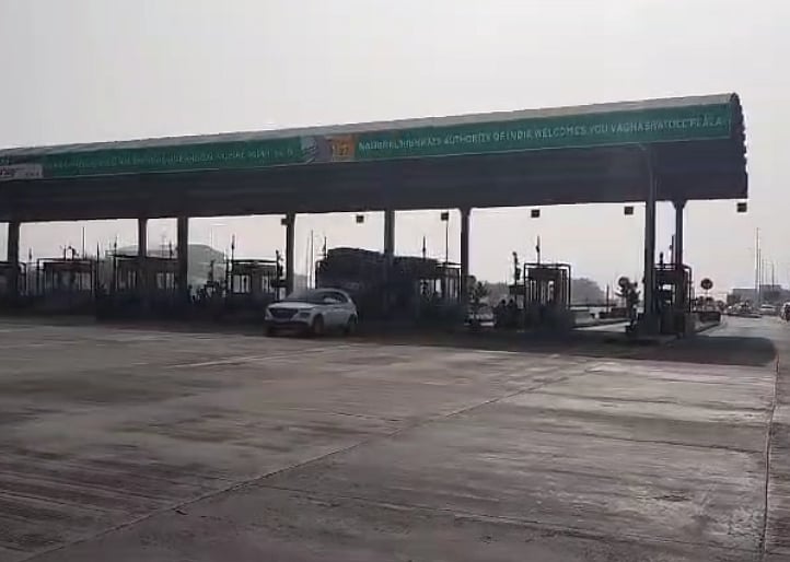 ஒன்றரை வருடமாக செயல்பட்டு வந்த போலி சுங்கச்சாவடி : பா.ஜ.க ஆட்சி செய்யும் மாநிலத்தில் நடந்த நூதன மோசடி!