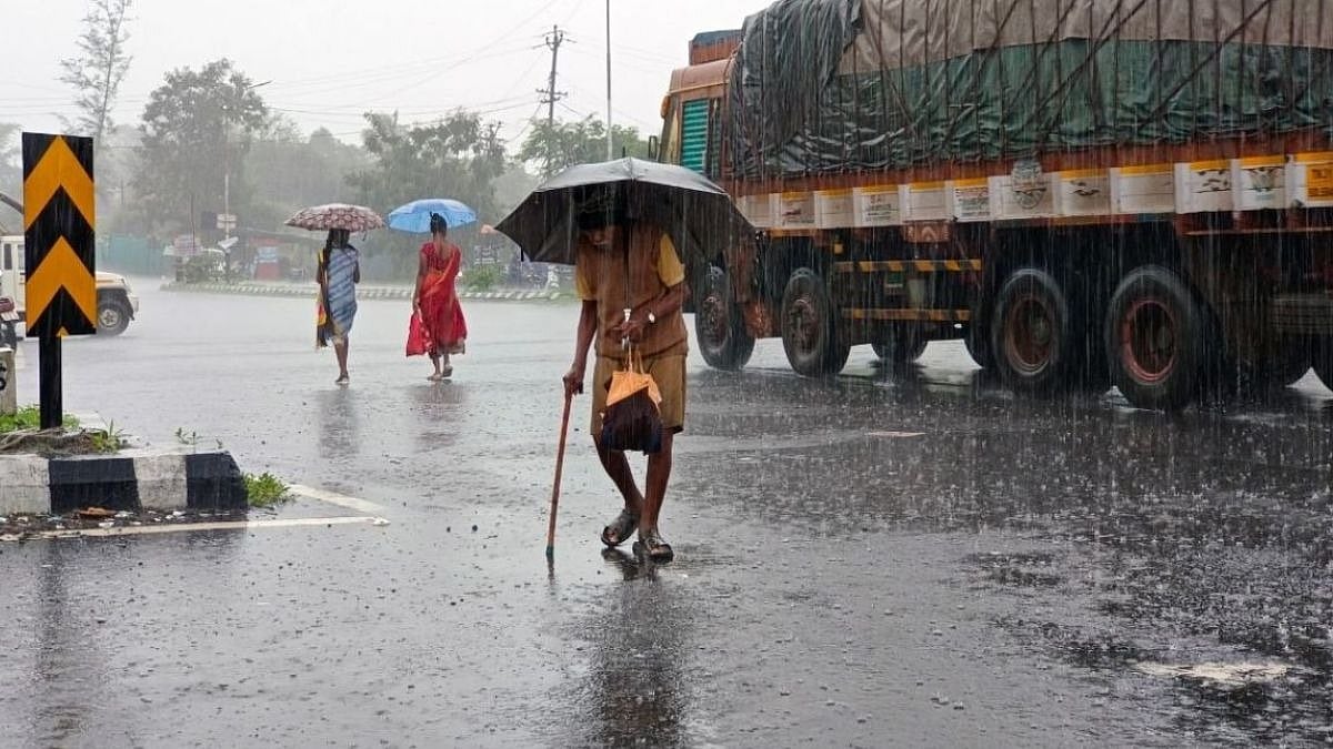 மிக்ஜாம் புயல் : மின்சார எச்சரிக்கை முதல் அவசர எண் வரை... பொதுமக்களுக்கு அறிவுறுத்தல் - முழு விவரம் !