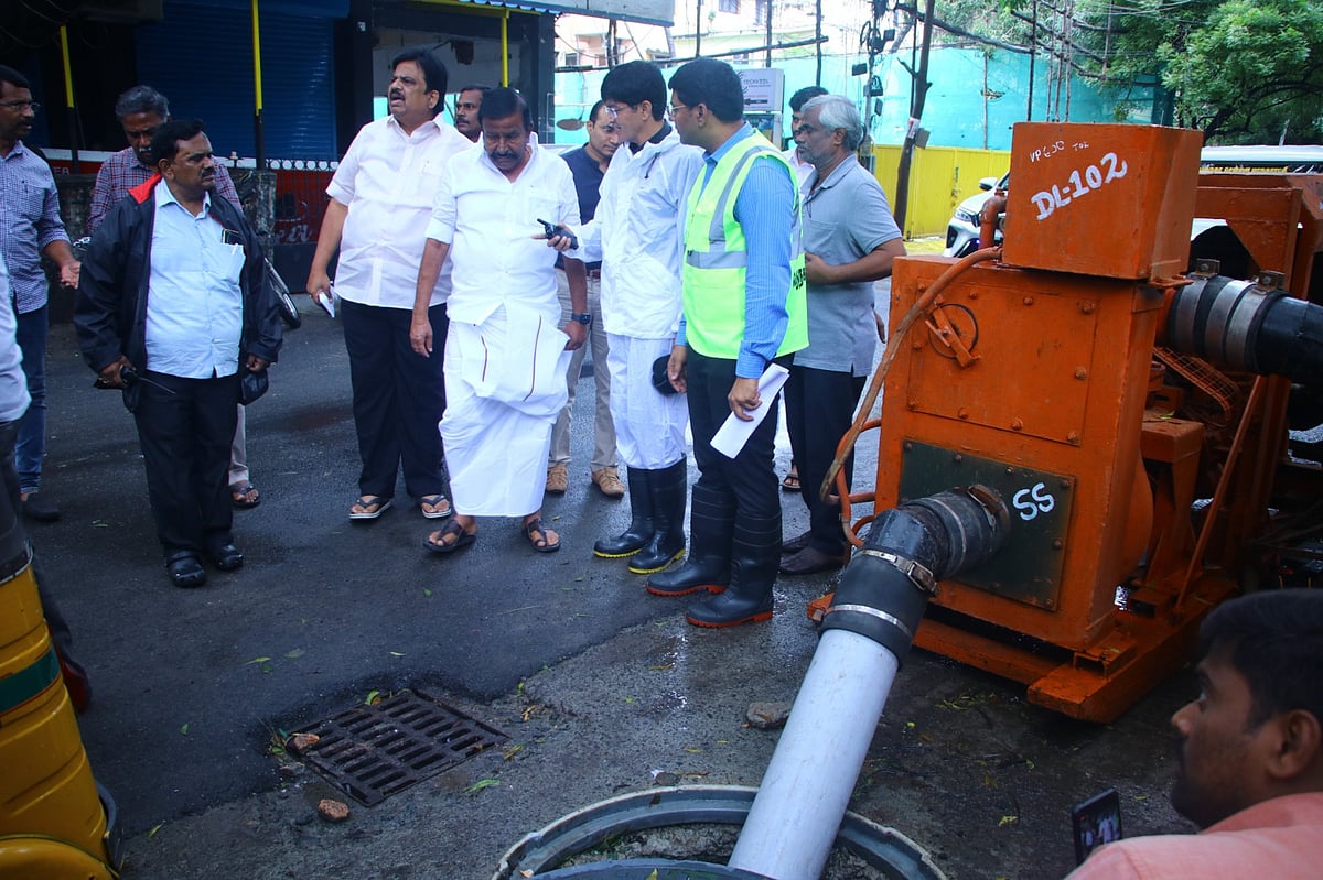 கனமழை எச்சரிக்கை : “அதிகாரிகள் அனைவரும் வீட்டிற்கு கூட செல்லவில்லை..” - அமைச்சர் கே.என்.நேரு பேட்டி !