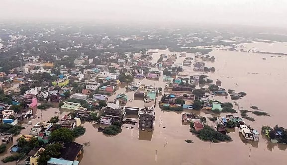 ”இரட்டைப் பேரிடரிலிருந்து தமிழ்நாடு மீண்டெழ ஒன்றிய அரசு உதவும்” : முதலமைச்சரிடம் பிரதமர் உறுதி!