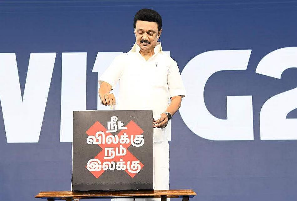 நீட் அநீதிக்கு எதிராக கையெழுத்திடும் தமிழ்நாட்டு மக்கள்- 50 நாட்களில் பெறப்பட்ட 72 லட்சம் கையெழுத்துகள் !