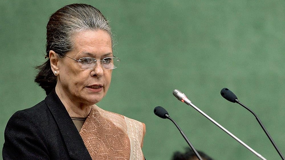 ”ஆணவத்தை விவரிக்க வார்த்தைகள் இல்லை”: எதிர்க்கட்சி MPக்கள் இடை நீக்கத்திற்கு சோனியா காந்தி கடும் கண்டனம்!