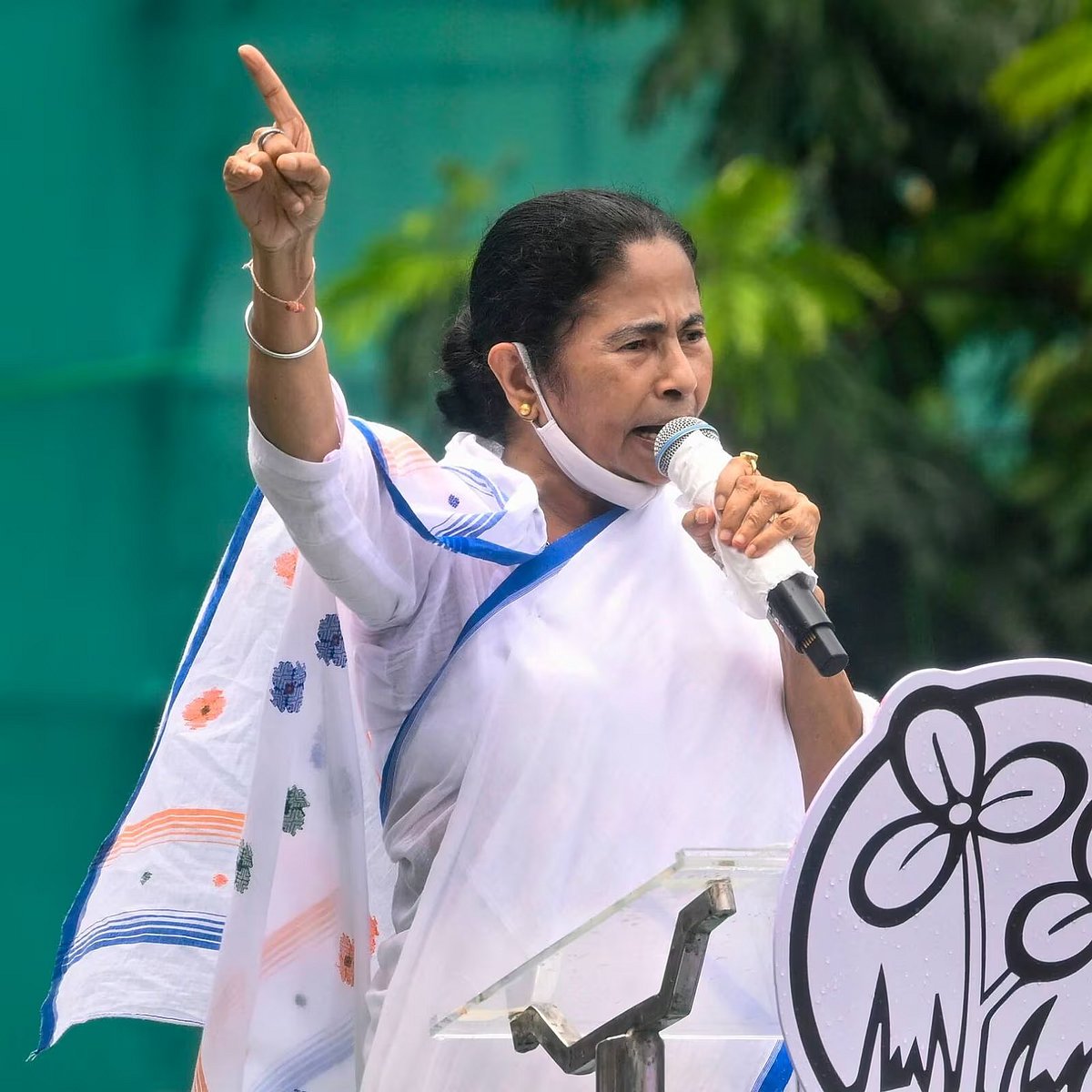 "நிலுவை தொகையை கொடுங்கள், அல்லது பதவியை விடுங்கள்" - மோடி அரசை விமர்சித்த மம்தா பானர்ஜி !