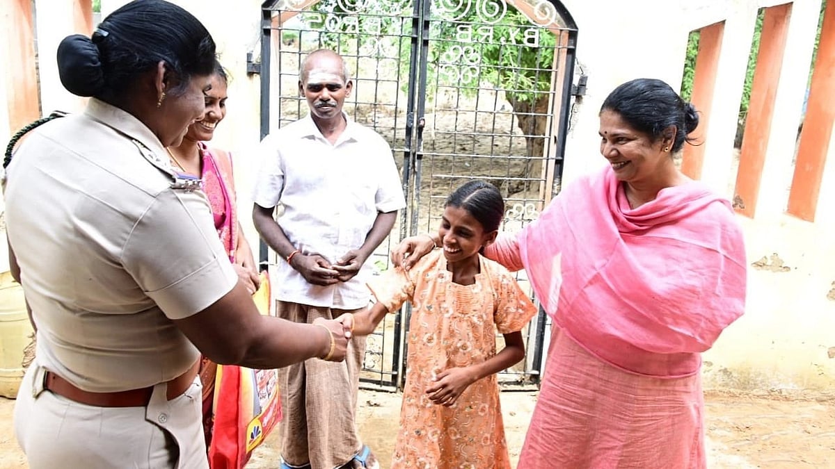 “நான் இருக்கேன்..” - ஆய்வில் பார்வை குறைபாடுடைய சிறுமிக்கு கைகொடுத்த கனிமொழி MP!