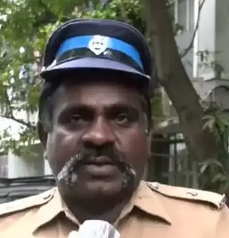 அன்புதான் எல்லாம் : மிக்ஜாம் புயல் மீட்பு பணியின் போது இணையத்தில் வைரலான காவலர் யார்?