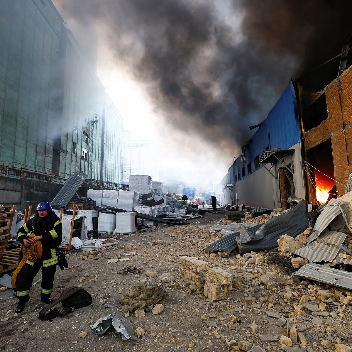 8 மாதங்களில் இல்லாத தாக்குதல் ; மீண்டும் தீவிரமடையும் உக்ரைன் - ரஷ்யா போர் : ஒரே நாளில் கொடூரம் ! 