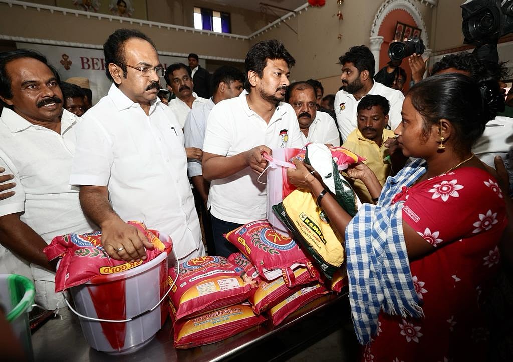 தென் மாவட்டங்களில் கனமழை : மீட்பு மற்றும் நிவாரண பணியில் அமைச்சர் உதயநிதி ஸ்டாலின்!