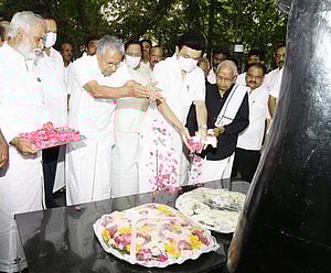 "கொள்கைப்பூர்வ லட்சிய வழி நின்று ஆட்சி நடத்தும் முதலமைச்சர் மு.க.ஸ்டாலின்" - கி.வீரமணி புகழாரம் ! 