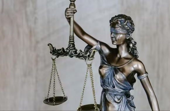 கருணை கொலைக்கு அனுமதி கேட்ட பெண் நீதிபதி : தலைமை நீதிபதிக்கு எழுதிப்பட்ட பரபரப்பு கடிதம்!