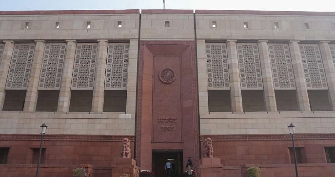 மக்களவையில் அத்துமீறி நுழைந்து புகை குண்டு வீசி தாக்குதல் : நாடாளுமன்றத்தின் பாதுகாப்பு நடைமுறைகள் என்ன?