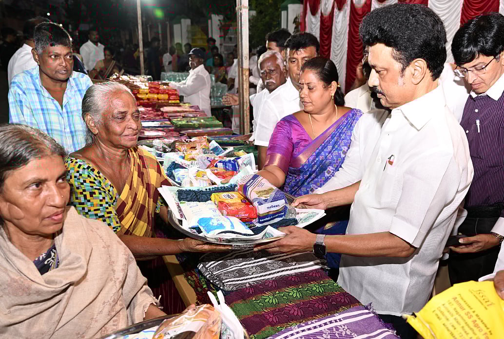 மிக்ஜாம் புயல், கனமழை பாதிப்பு : களத்தில் இறங்கி நிவாரண உதவிகளில் ஈடுபடும் முதலமைச்சர் மு.க.ஸ்டாலின் !