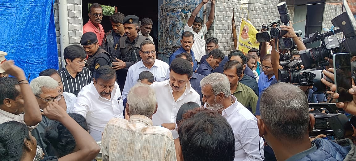 இயல்பு நிலைக்கு திரும்பி வரும் சென்னை : களத்தில் முதலமைச்சர் மு.க.ஸ்டாலின் - நேரில் ஆய்வு!