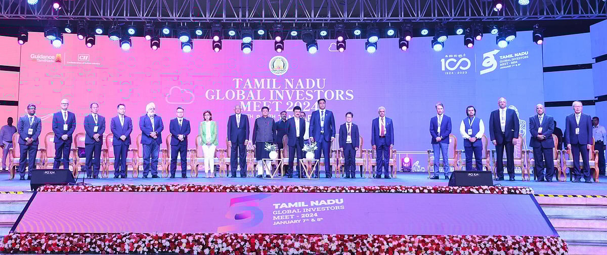 உலக முதலீட்டாளர்கள் மாநாடு : முதல் நாளிலேயே இலக்கை எட்டி சாதனை.. ரூ.5.5 லட்சம் கோடி முதலீடுகள் ஈர்ப்பு !