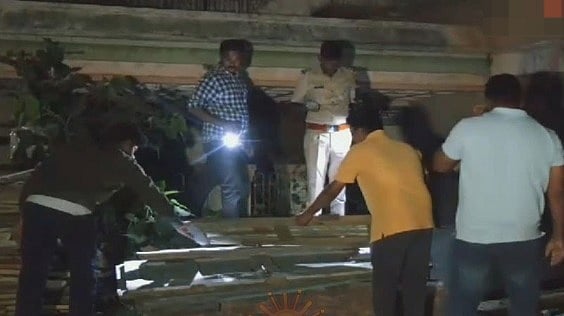 பூட்டி கிடந்த வீட்டில் 5 பேரின் எலும்புக்கூடுகள் மீட்பு... 5 ஆண்டுகளுக்கு பின் வெளியான ஷாக் நிகழ்வு !