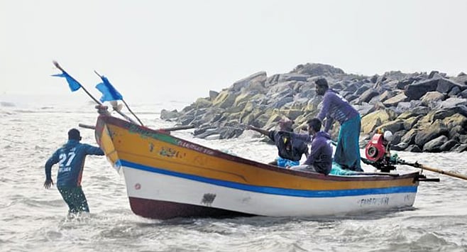 இலங்கைக் கடற்படையினரால் கைது செய்யப்பட்ட மீனவர்கள் : ஒன்றிய அமைச்சருக்கு கடிதம் எழுதிய முதலமைச்சர்!