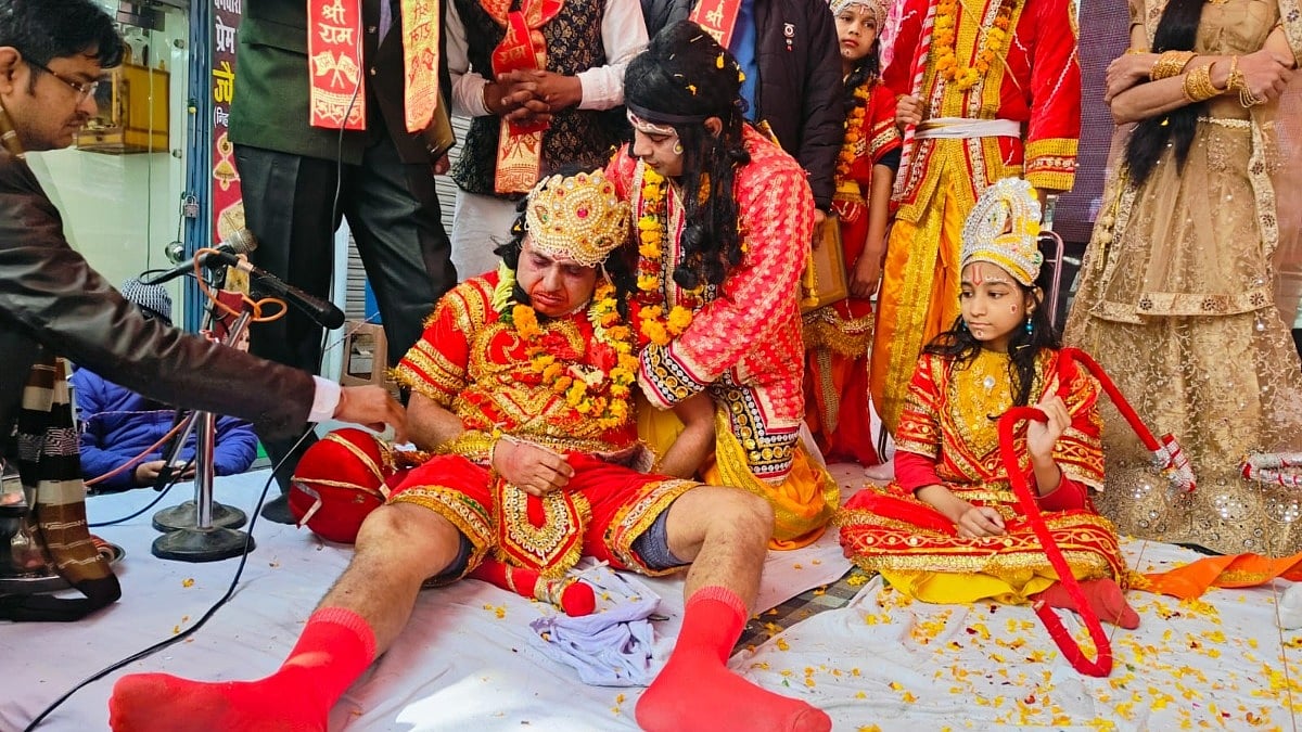 ராம் லீலா கொண்டாட்டம்... அனுமன் வேடம் அணிந்து நடித்த நபர்... சட்டென்று சரிந்து விழுந்ததில் நேர்ந்த சோகம்!