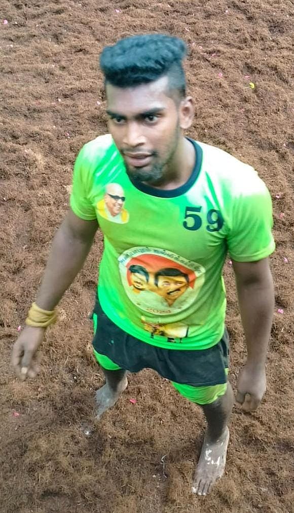 மாடுபிடி வீரர் கார்த்திக்