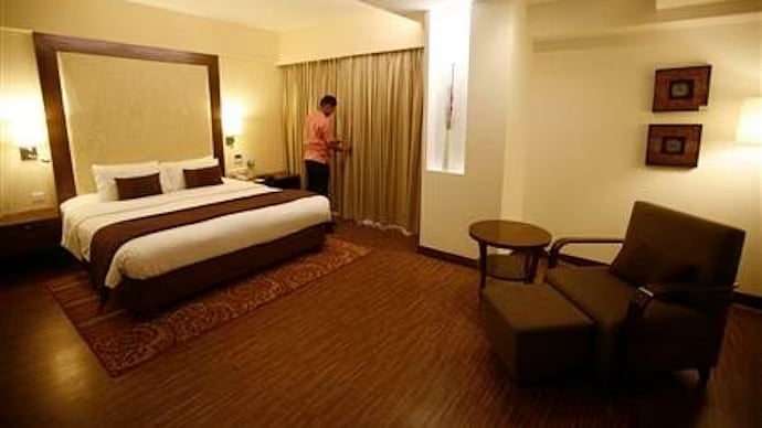 வங்கி கணக்கில் வெறும் ரூ.41... ஸ்டார் ஹோட்டலில் ரூ.6 லட்சத்துக்கு பில்... ஆந்திரா பெண் அட்டகாசம் !