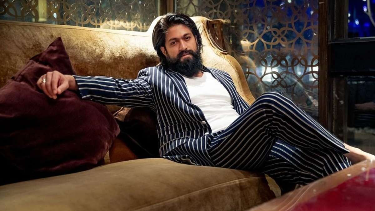 KGF நடிகரின் பிறந்தநாள் கொண்டாட்டம்: கட்அவுட் வைத்த ரசிகர்கள் மீது பாய்ந்த மின்சாரம் - 3 பேர் பரிதாப பலி!