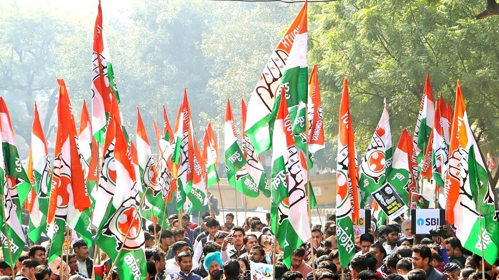 நாடாளுமன்ற தேர்தல் கருத்துக்கணிப்பு : காங்கிரஸ் வசமாகும் கர்நாடகா, தெலங்கானா.. பரிதாப நிலையில் பாஜக ! 