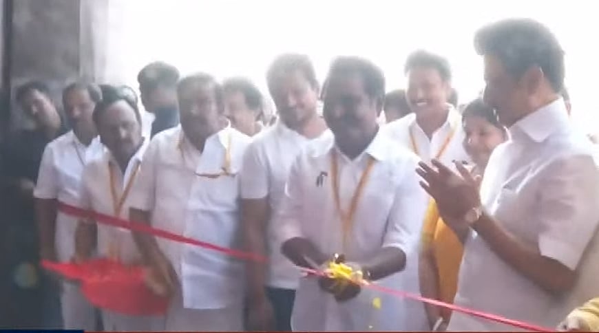 தி.மு.க இளைஞர் அணியின் 2வது மாநில மாநாடு தொடங்கியது : கழக கொடியை ஏற்றிவைத்தார் கனிமொழி MP!