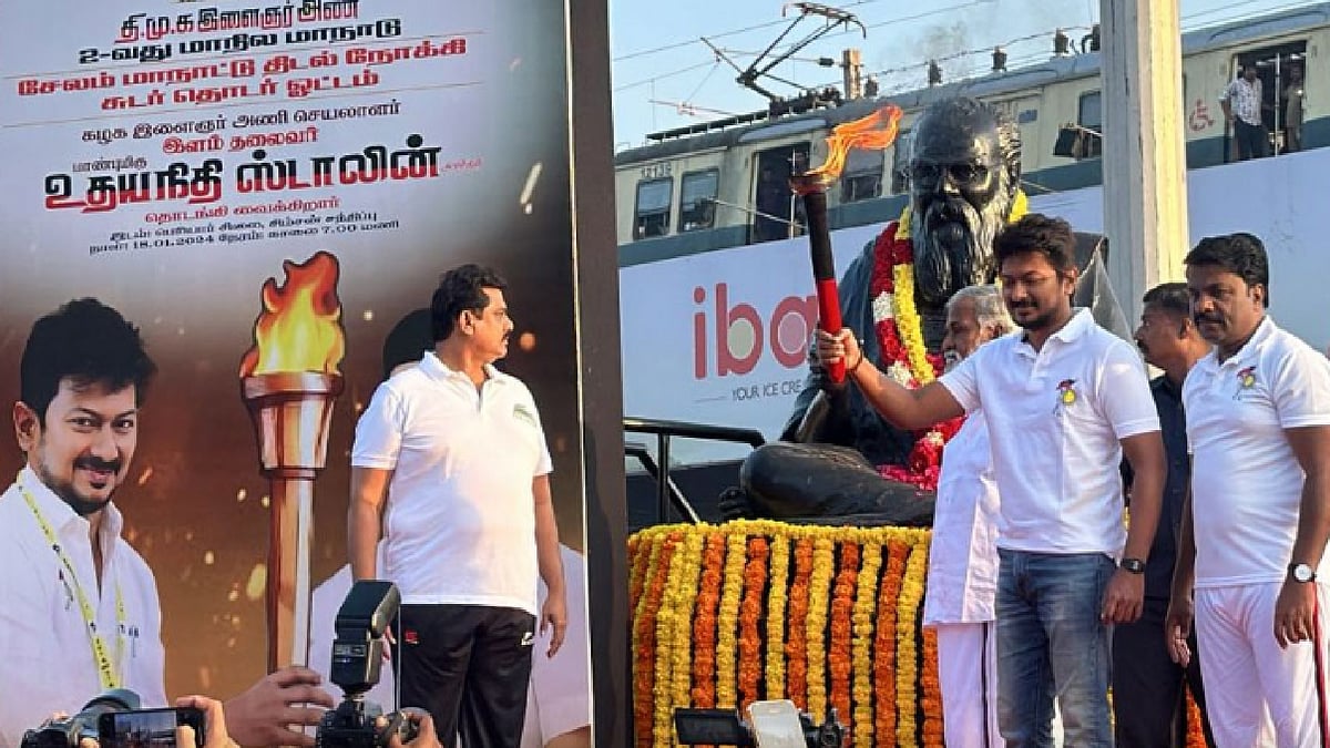 திமுக இளைஞரணி மாநாட்டுச்சுடர் ஓட்டம் - பெரியார் சிலையில் இருந்து தொடங்கி வைத்தார் அமைச்சர் உதயநிதி !